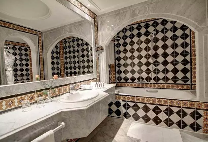 سوییت جونیور, La Maison Blanche