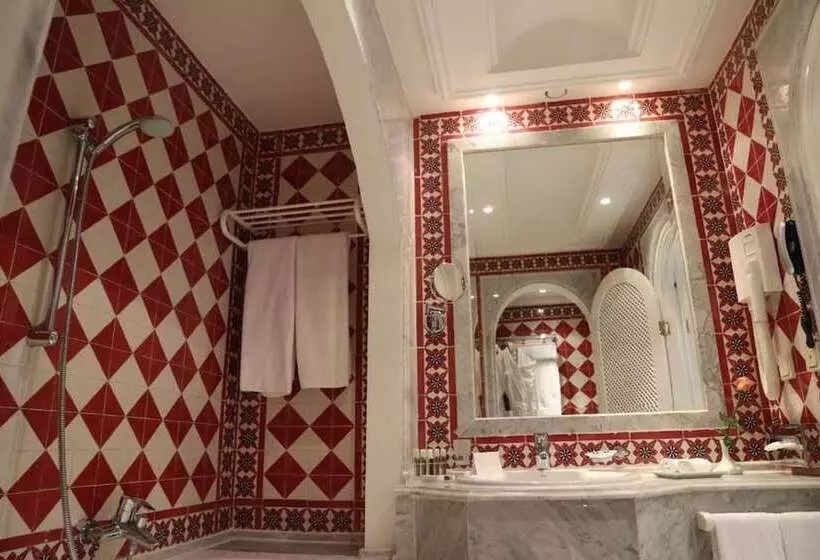 سوییت جونیور, La Maison Blanche