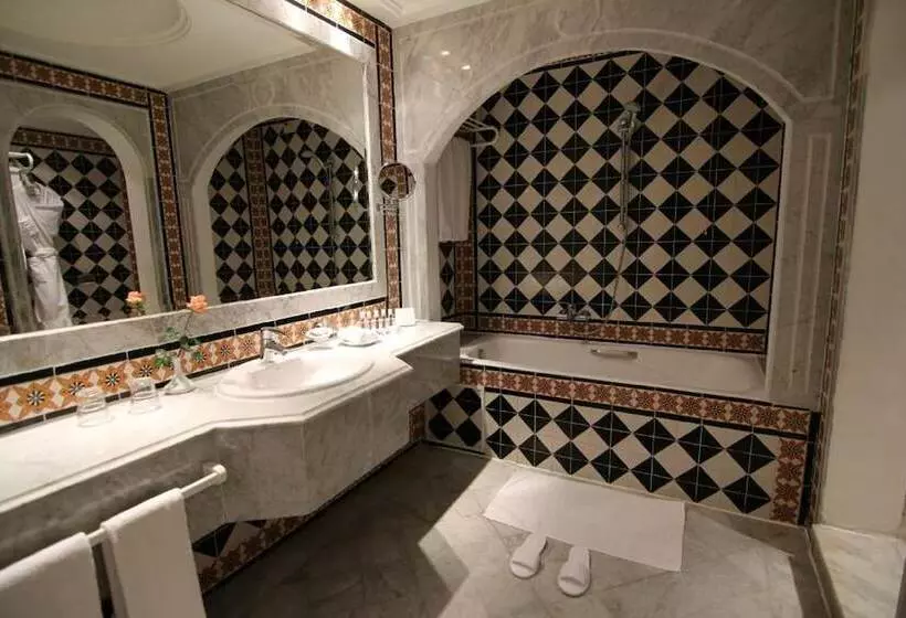 سوییت جونیور, La Maison Blanche