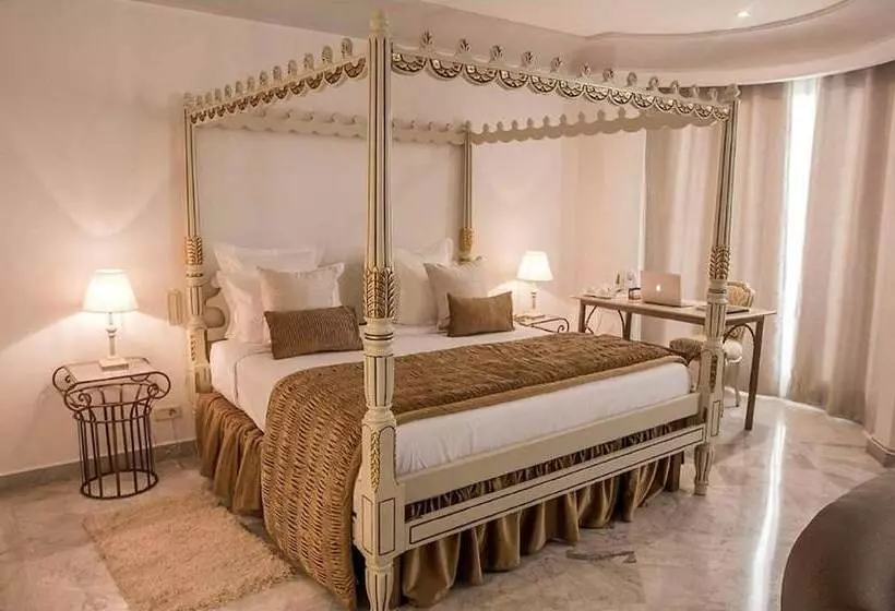 سوییت جونیور, La Maison Blanche