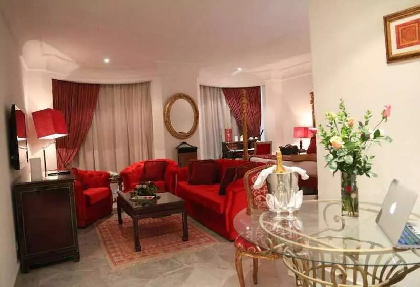 سوییت جونیور, La Maison Blanche