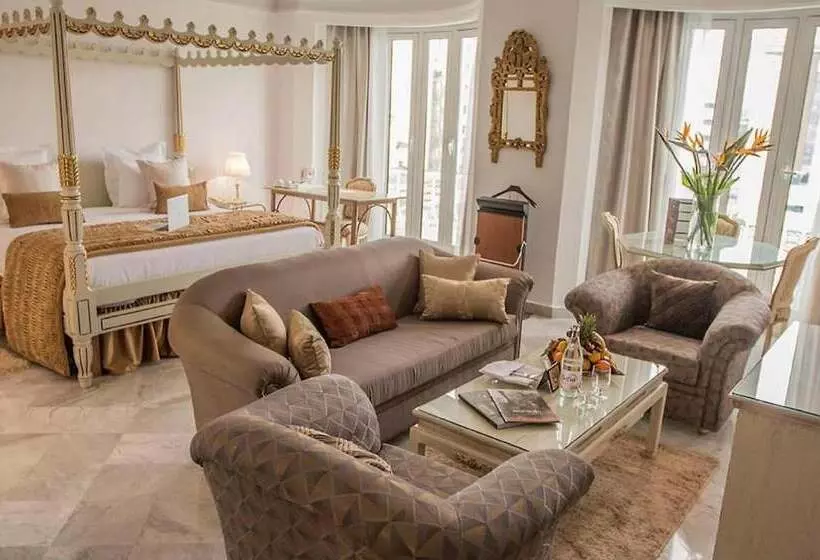 سوییت جونیور, La Maison Blanche