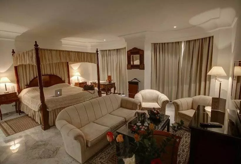 سوییت جونیور, La Maison Blanche