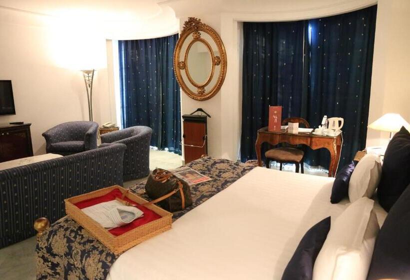 سوییت جونیور, La Maison Blanche