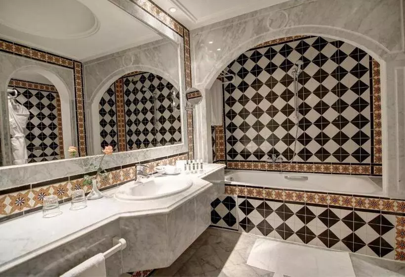 سوییت جونیور, La Maison Blanche