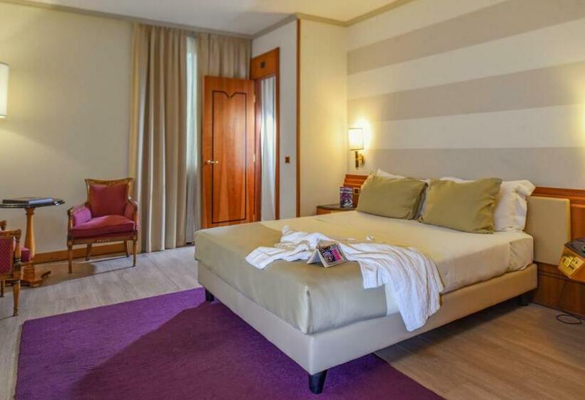 اتاق لوکس, Leon D'oro