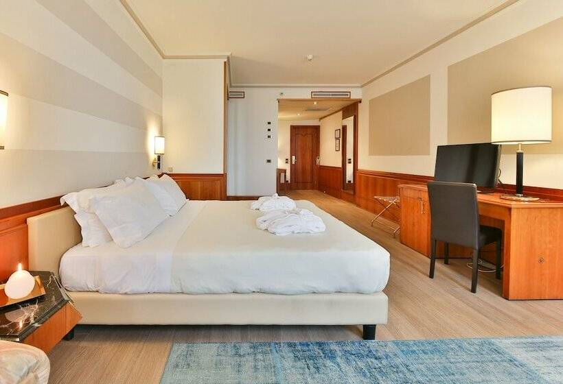 اتاق لوکس, Leon D'oro