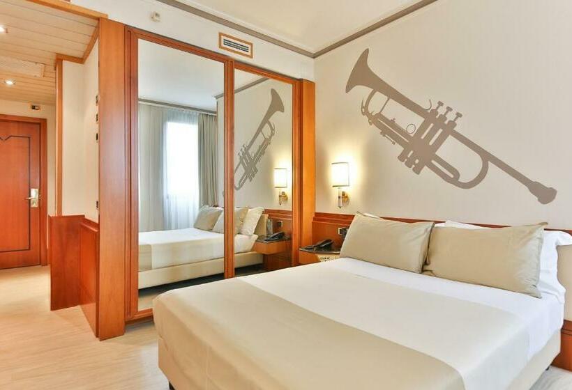 اتاق اکونومی یک تخته, Leon D'oro