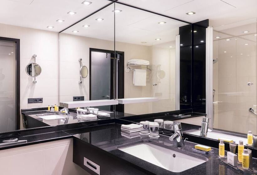 Номер Deluxe, Munich Marriott