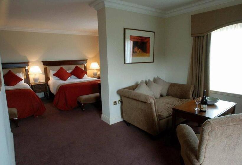 סוויטת ג'וניור, Old Ground