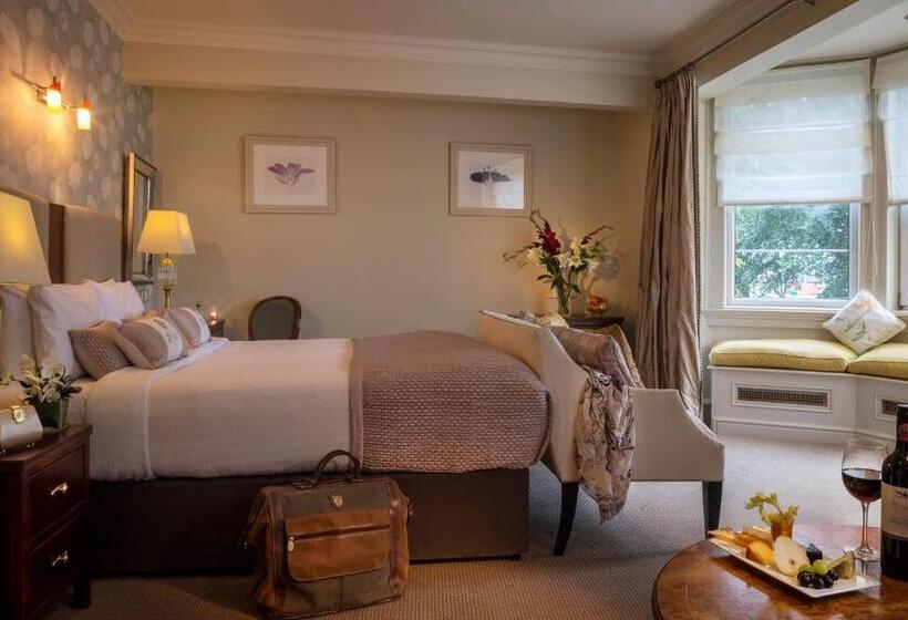 סוויטת ג'וניור, Old Ground