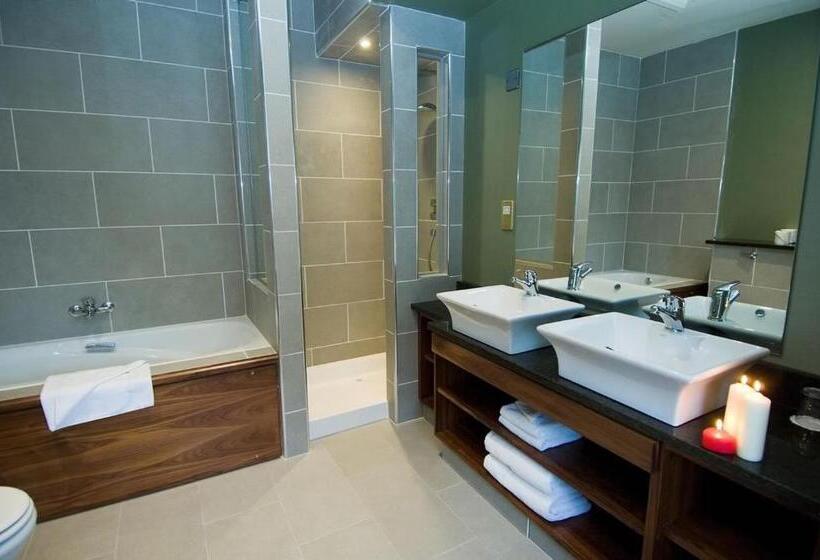 חדר סטנדרט, Old Ground