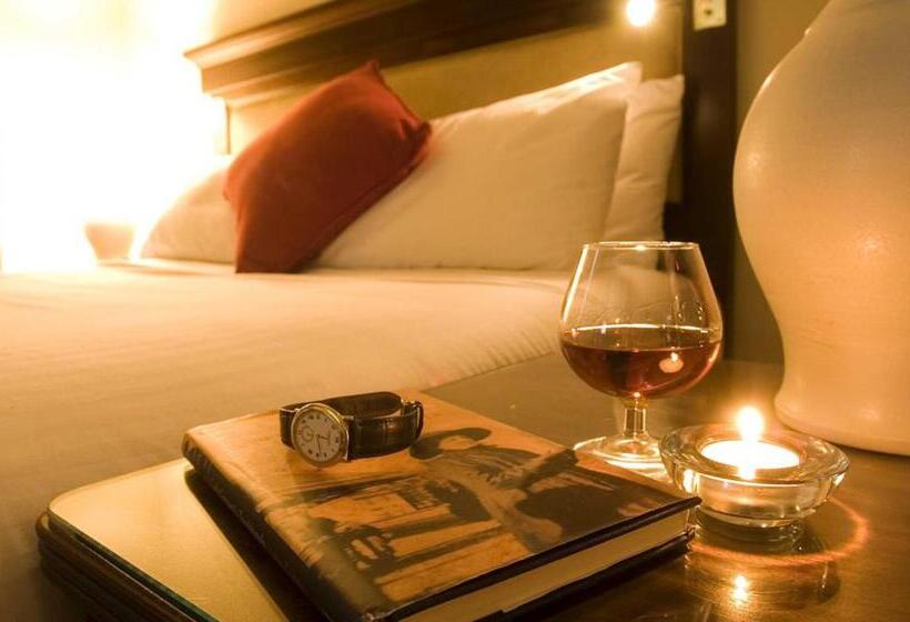 חדר סטנדרט יחיד, Old Ground