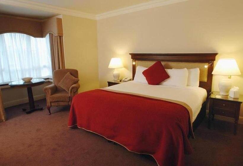 חדר סטנדרט יחיד, Old Ground