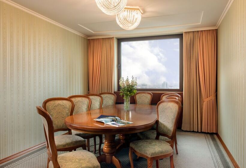 سوییت, Panorama Hotel Prague