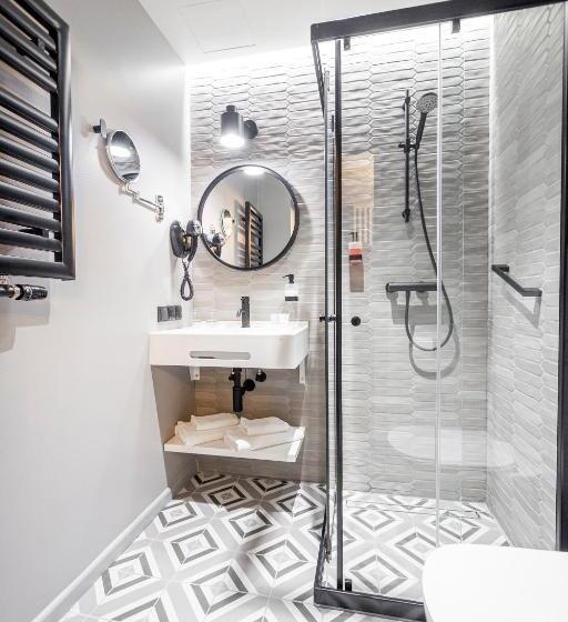 استودیوی استاندارد, Konventa Sēta Hotel Keystone Collection