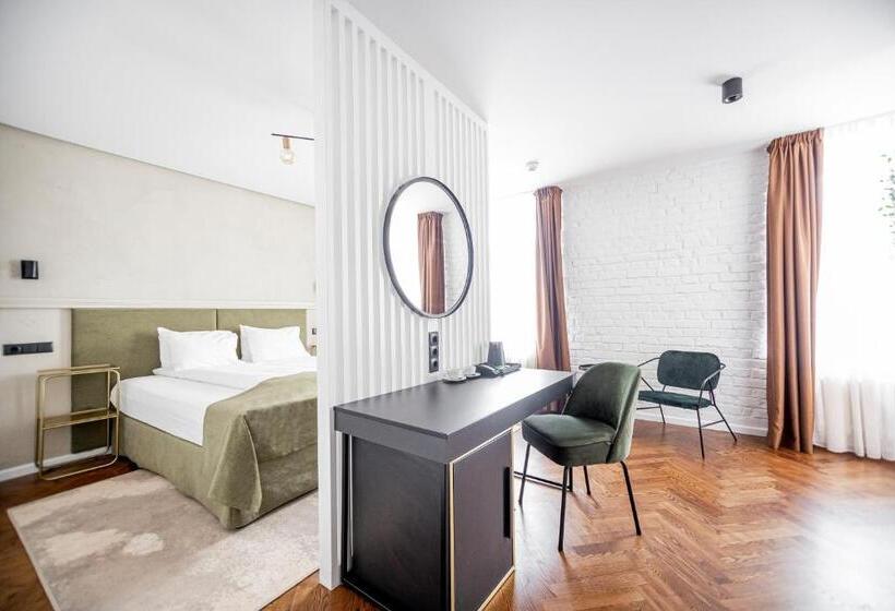 استودیوی استاندارد, Konventa Sēta Hotel Keystone Collection