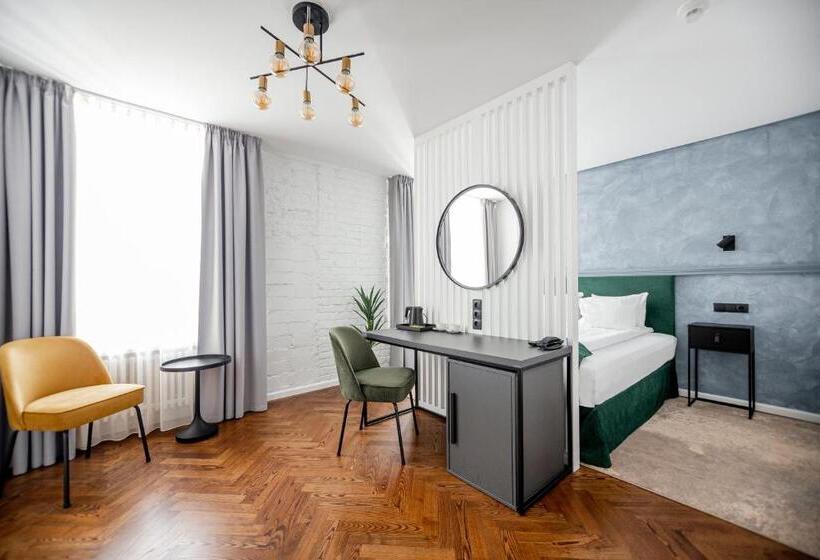 استودیوی استاندارد, Konventa Sēta Hotel Keystone Collection