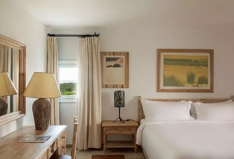 سوییت جونیور با چشم‌انداز دریا, Romazzino, A Belmond Hotel, Costa Smeralda