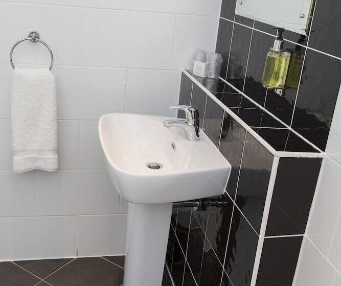 חדר אקזקיוטיב, The Crown