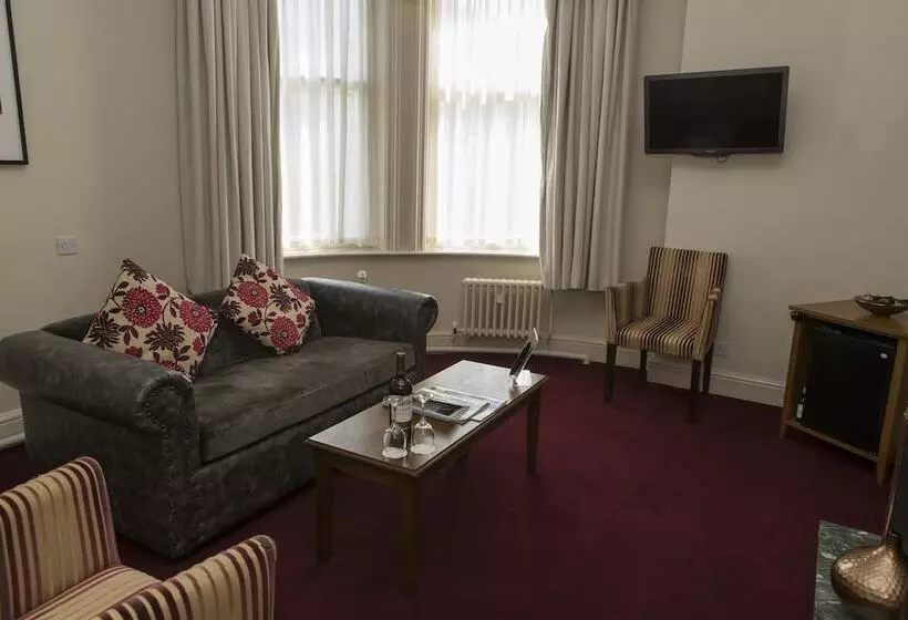 Suite, The Crown