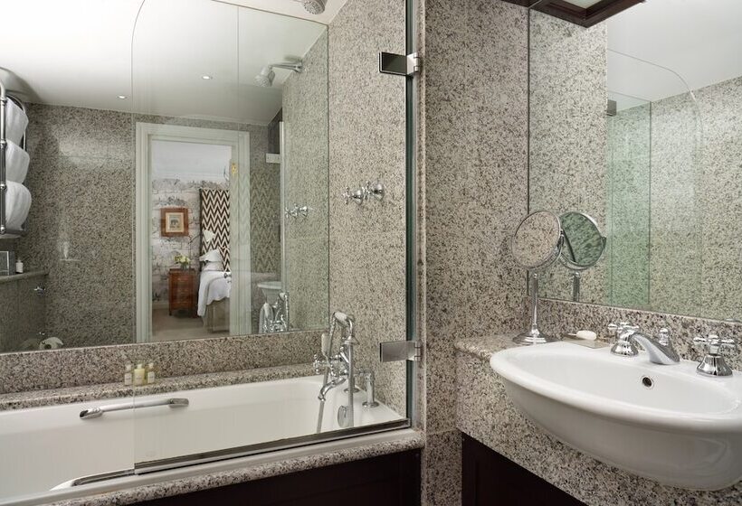 Номер Deluxe, The Pelham London Starhotels Collezione