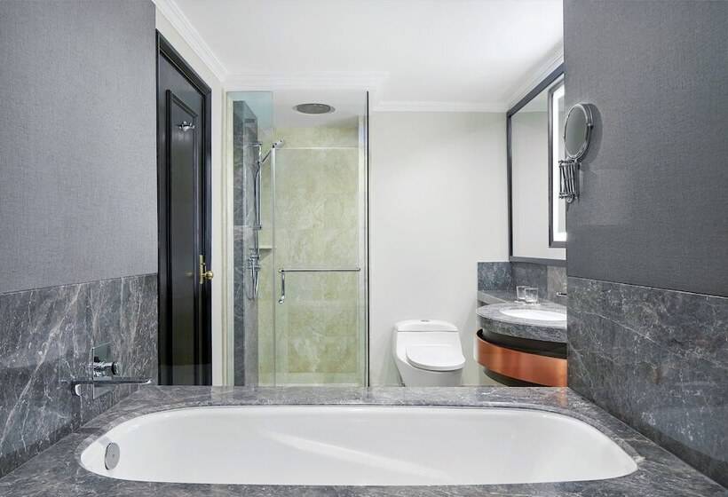 高级客房, Sheraton Surabaya Hotel & Towers