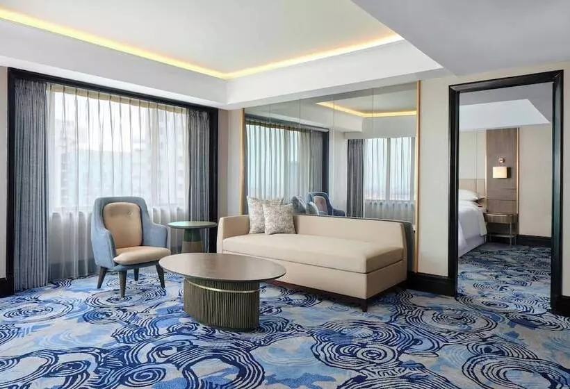 سوییت اجرایی, Sheraton Surabaya Hotel & Towers