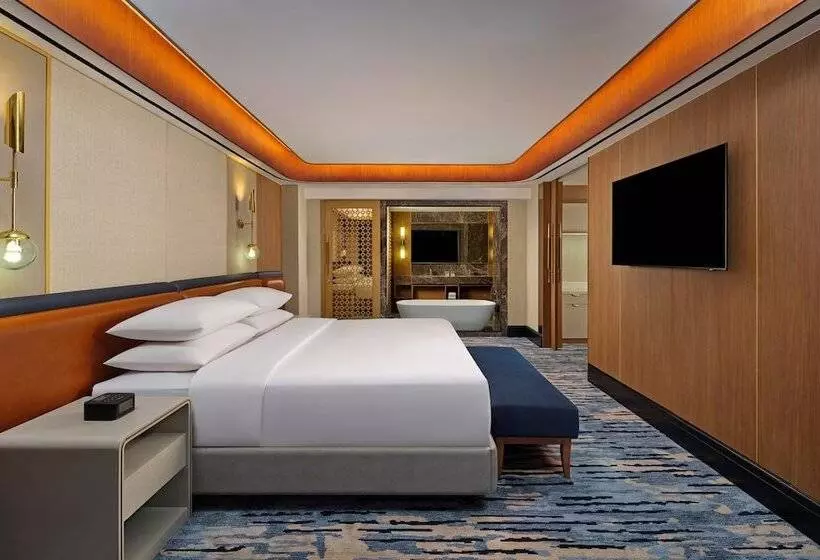 سوییت اجرایی, Sheraton Surabaya Hotel & Towers