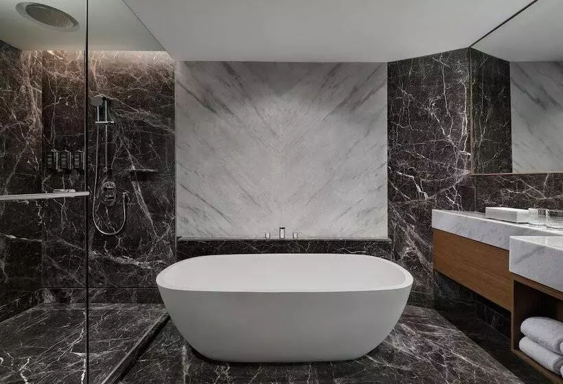 سوئیت رویال, Sheraton Surabaya Hotel & Towers