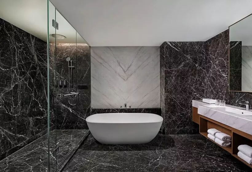 سوئیت رویال, Sheraton Surabaya Hotel & Towers
