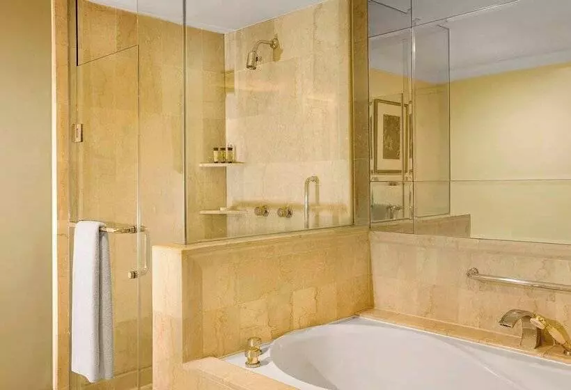 سوئیت رویال, Sheraton Surabaya Hotel & Towers