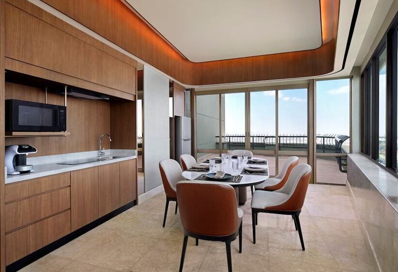 Королевский Люкс, Sheraton Surabaya Hotel & Towers
