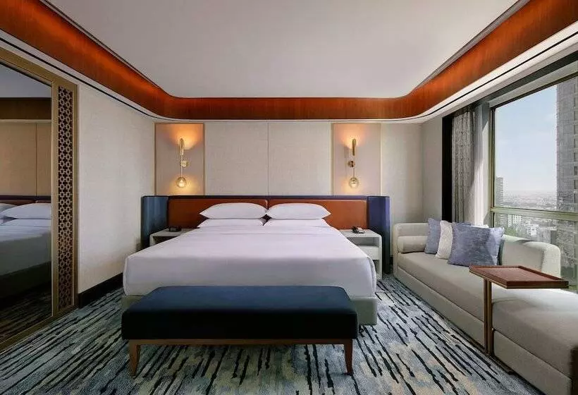 سوئیت رویال, Sheraton Surabaya Hotel & Towers