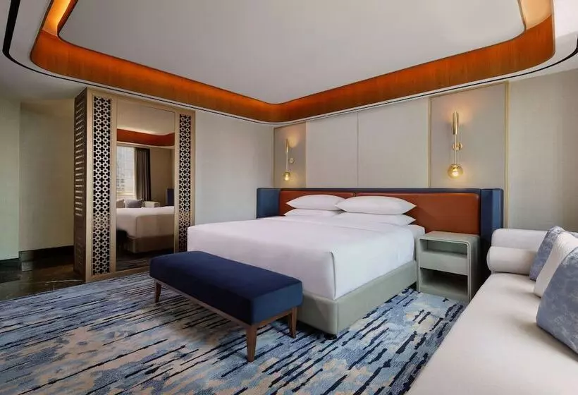 سوئیت رویال, Sheraton Surabaya Hotel & Towers