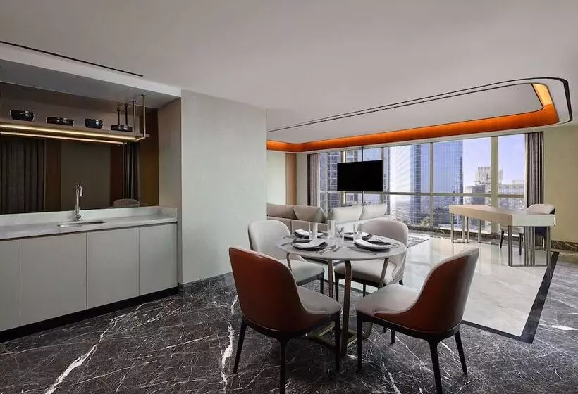 سوئیت رویال, Sheraton Surabaya Hotel & Towers