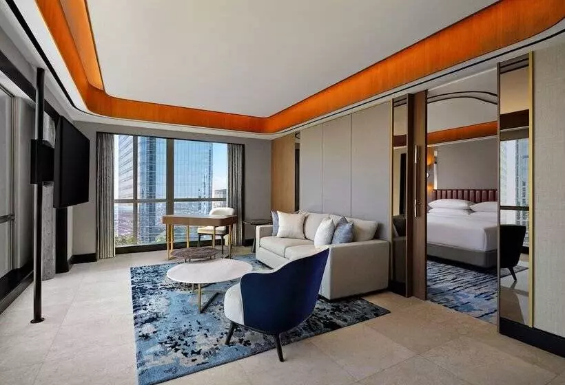 سوئیت رویال, Sheraton Surabaya Hotel & Towers