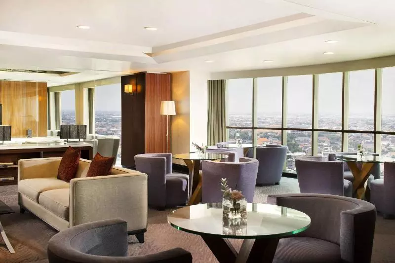 Club Room King Bed, Sheraton Surabaya Hotel & Towers