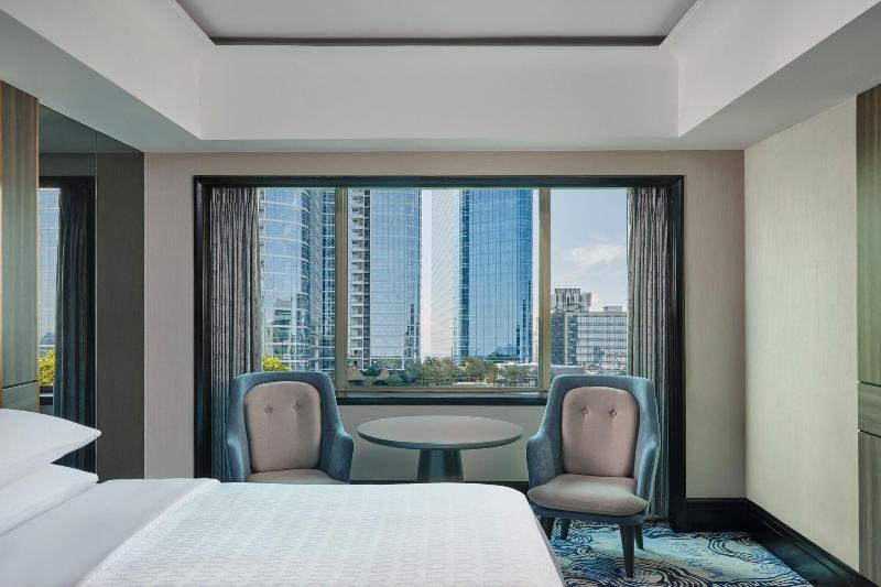 Номер Клуб Кровать Кинг, Sheraton Surabaya Hotel & Towers