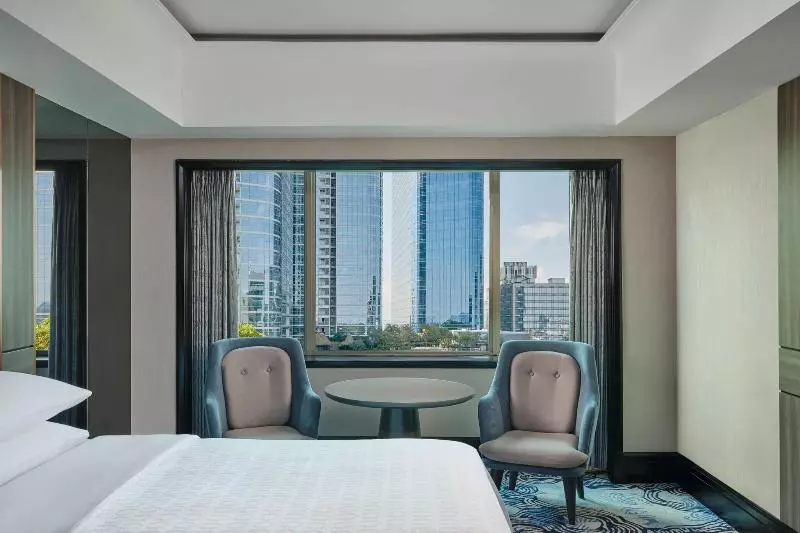 Club Room King Bed, Sheraton Surabaya Hotel & Towers