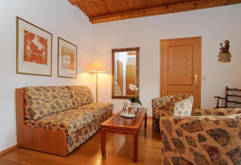 جناح مزوَّد بشرفة, Stoll S Hotel Alpina