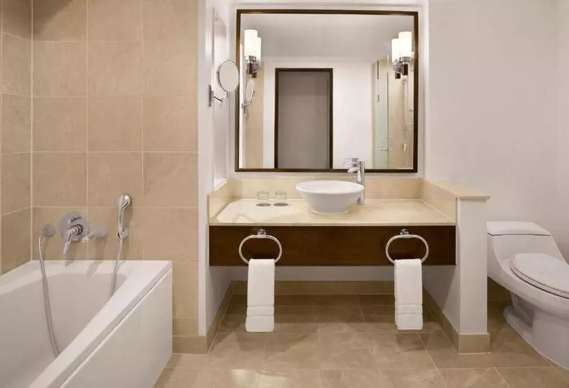 اتاق استاندارد با تخت دو نفره بزرگ, The Westin Resort Guam