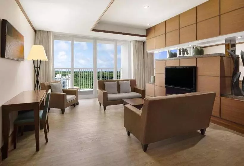 Suite Queen Bed, The Westin Resort Guam
