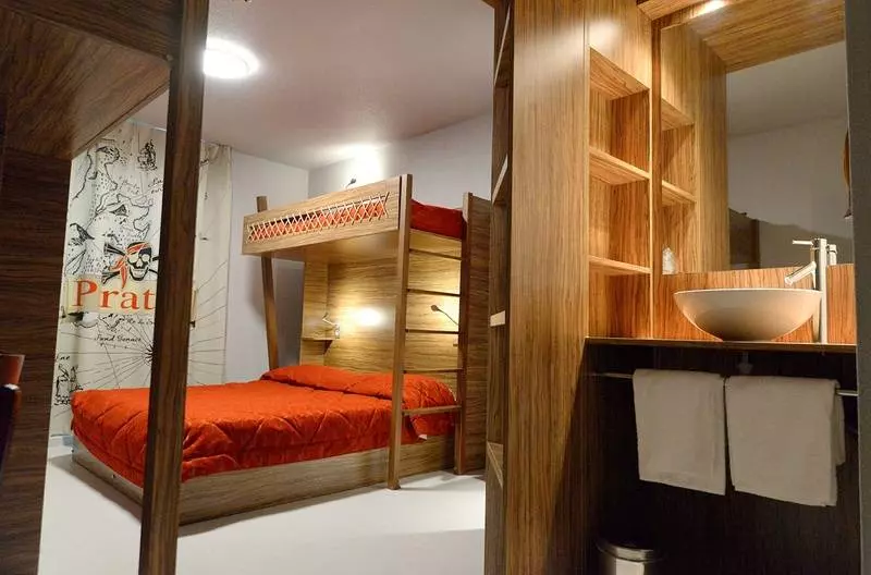 اتاق خانوادگی, Domotel Xenia Volos
