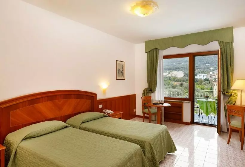 اتاق استاندارد سه نفره, Grand Hotel Cesare Augusto