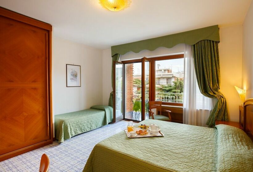 스탠다드 트리플 룸, Grand Hotel Cesare Augusto