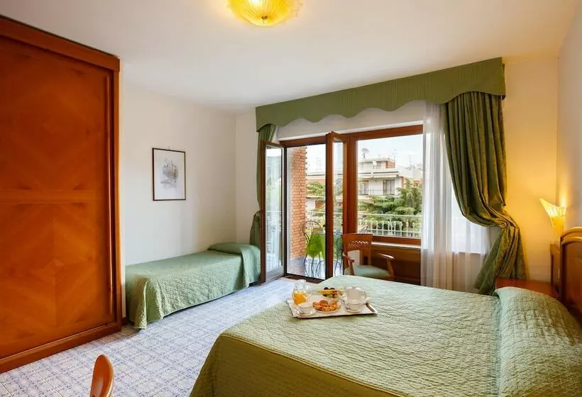 اتاق استاندارد سه نفره, Grand Hotel Cesare Augusto