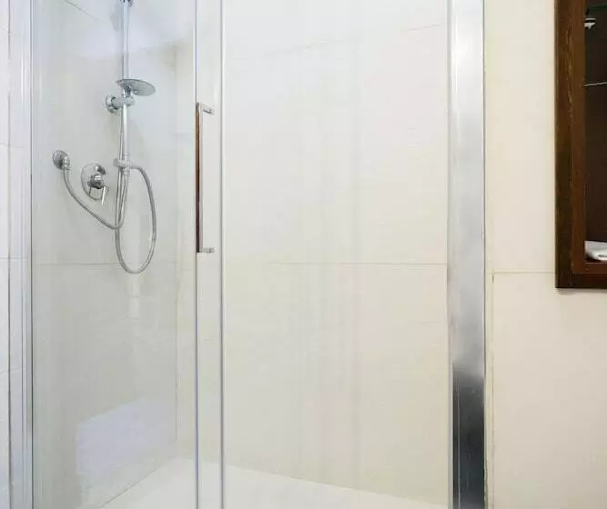 اتاق استاندارد سه نفره, Grand Hotel Cesare Augusto