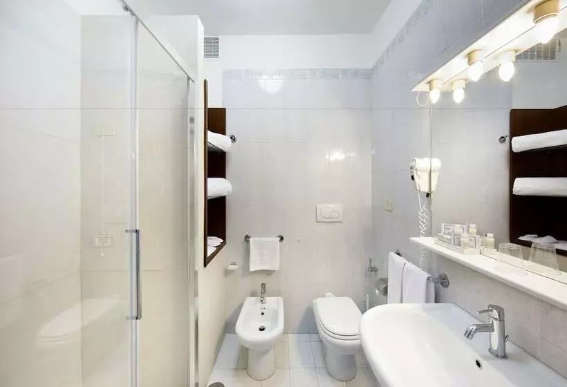 اتاق استاندارد سه نفره, Grand Hotel Cesare Augusto