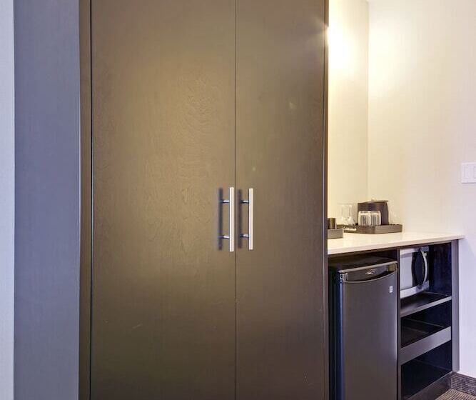 高级两卧套房, Coast Kamloops Hotel & Conference Centre